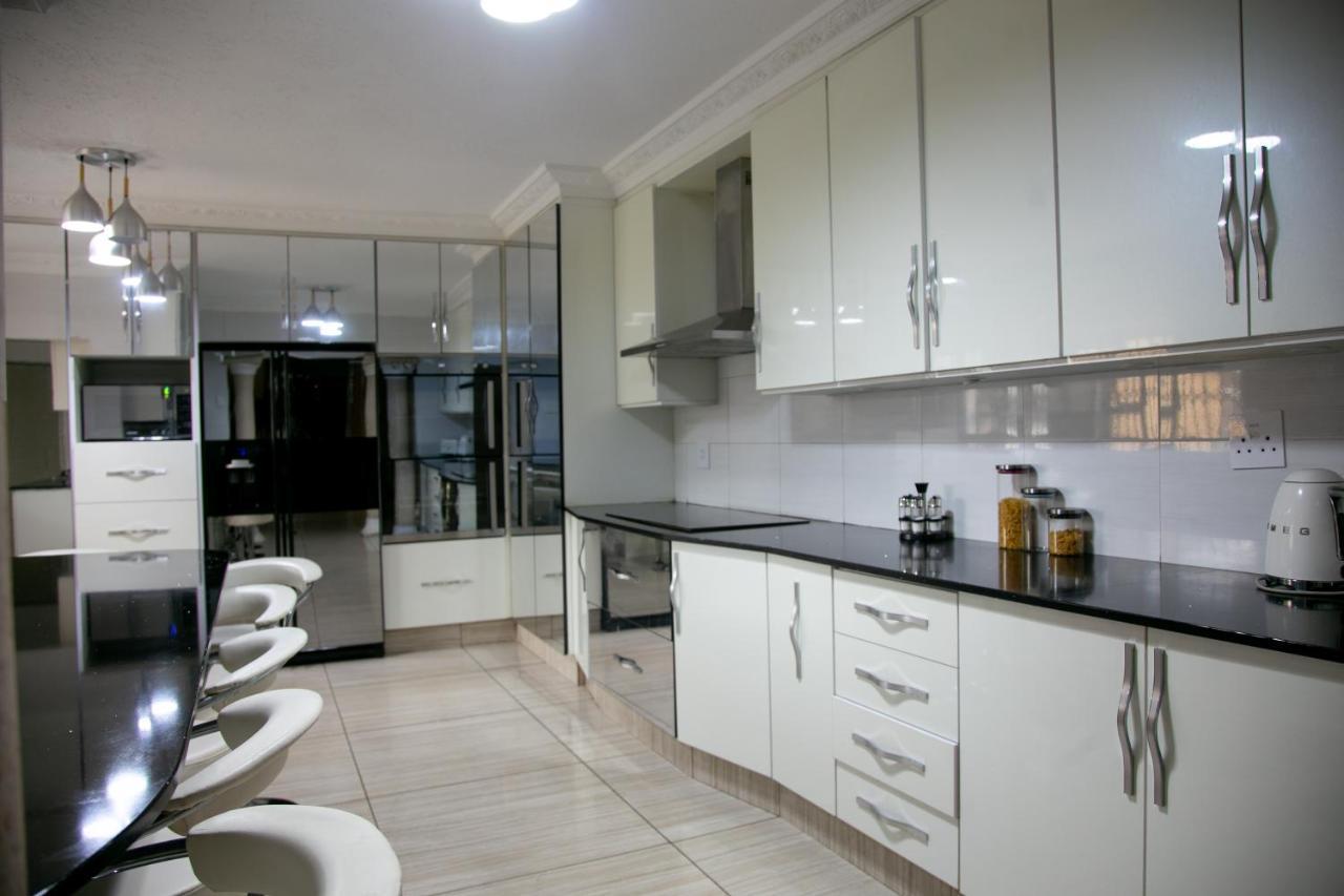Angelocean Guest House Уитбанк Екстериор снимка